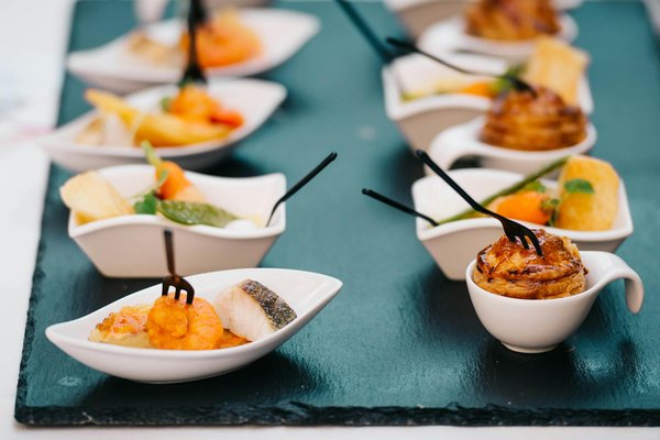 10 Techniques Surprenantes pour Propulser le Tempeh en Vedette dans Votre Restaurant Végétarien